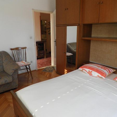 Apartments Holiday Лумбарда Екстер'єр фото