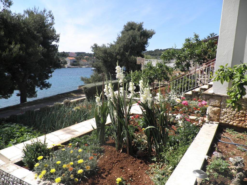 Apartments Holiday Лумбарда Екстер'єр фото