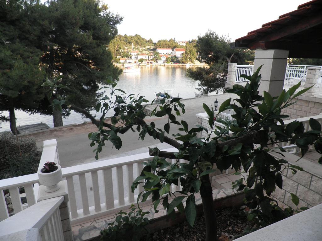 Apartments Holiday Лумбарда Екстер'єр фото