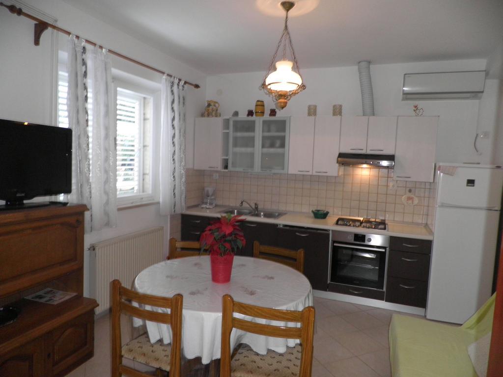 Apartments Holiday Лумбарда Екстер'єр фото